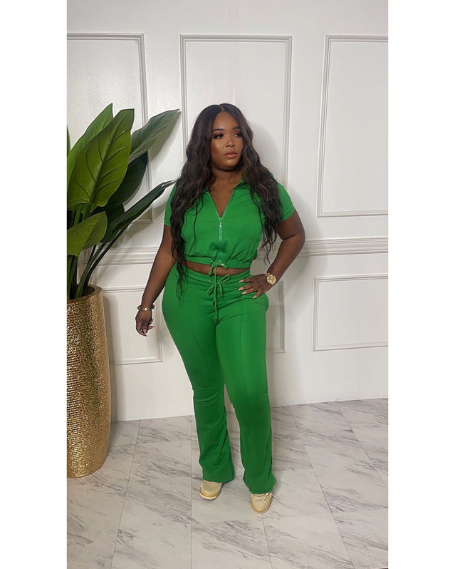Green mid-sleeve pant set with matching jacket